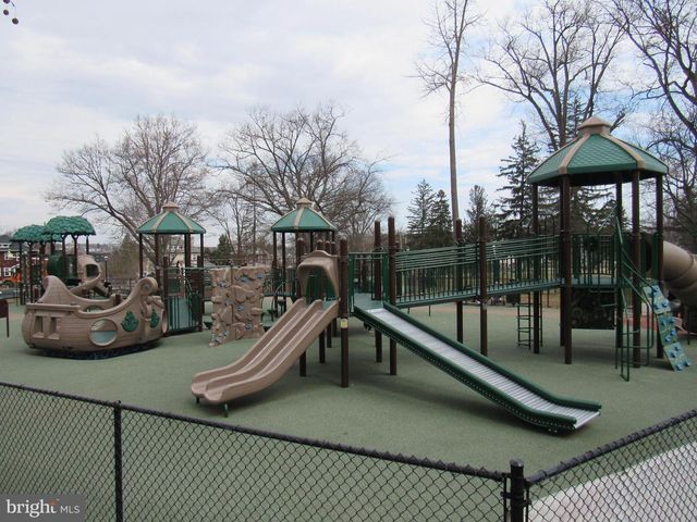 957 SPRING CITY RD, Phoenixville, PA 19460