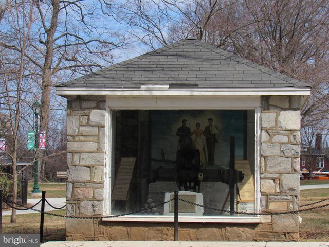 957 SPRING CITY RD, Phoenixville, PA 19460