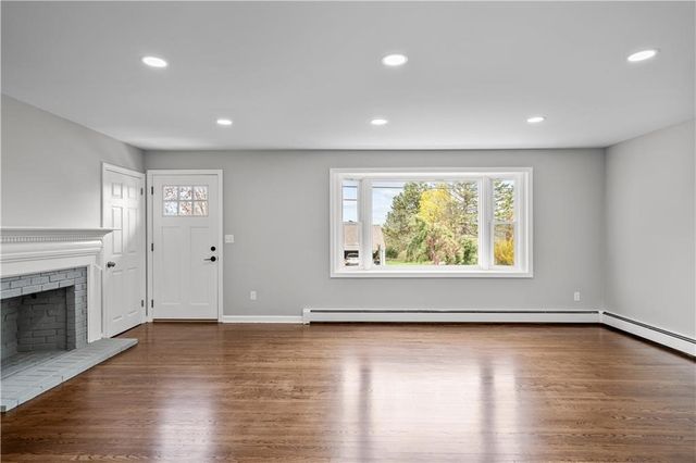 51 Arrowhead Lane, Portsmouth, RI 02871
