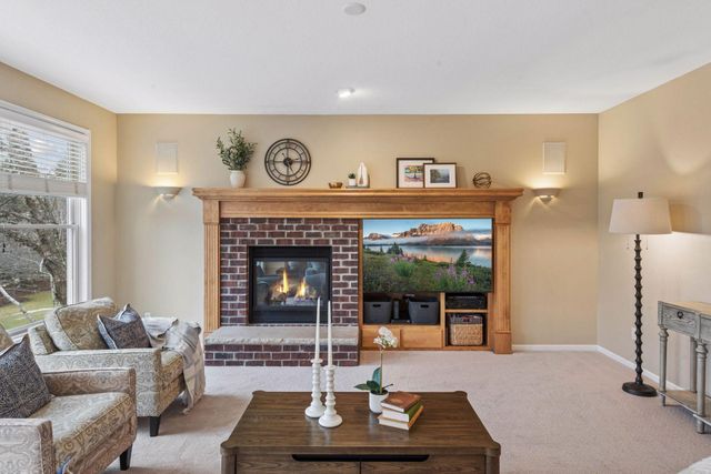 7428 Bent Bow Trail, Chanhassen, MN 55317