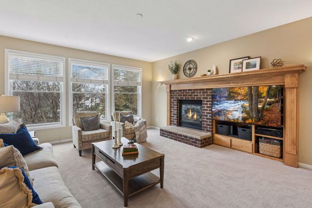 7428 Bent Bow Trail, Chanhassen, MN 55317