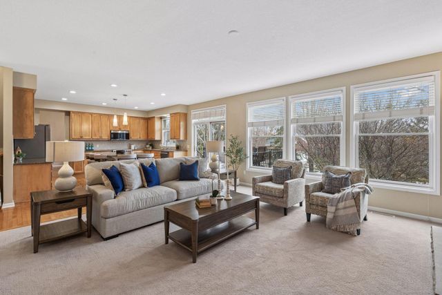 7428 Bent Bow Trail, Chanhassen, MN 55317