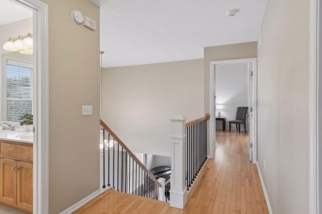 7428 Bent Bow Trail, Chanhassen, MN 55317