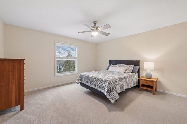 7428 Bent Bow Trail, Chanhassen, MN 55317