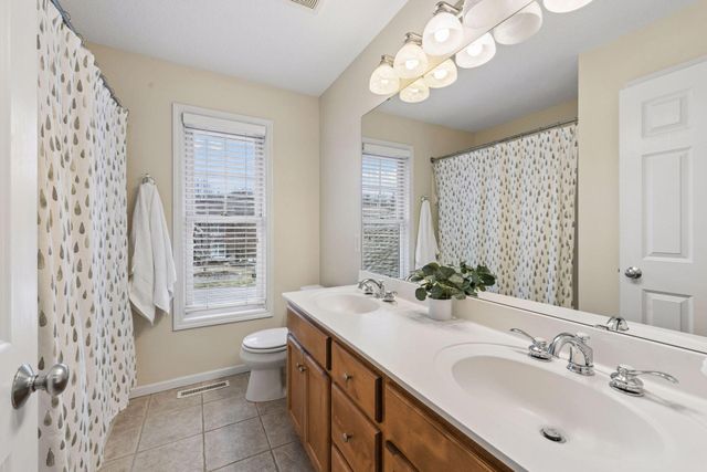 7428 Bent Bow Trail, Chanhassen, MN 55317