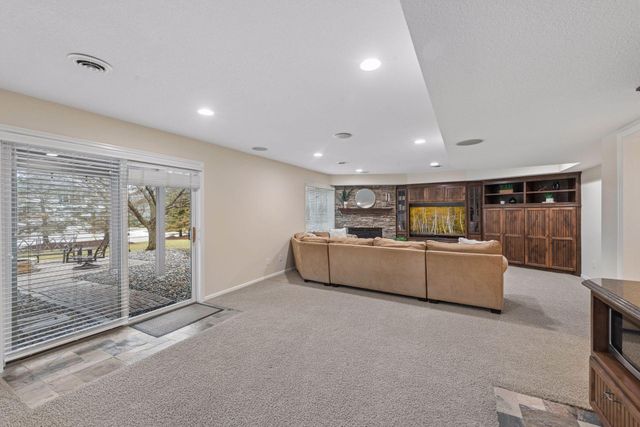 7428 Bent Bow Trail, Chanhassen, MN 55317