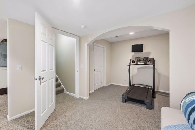 7428 Bent Bow Trail, Chanhassen, MN 55317