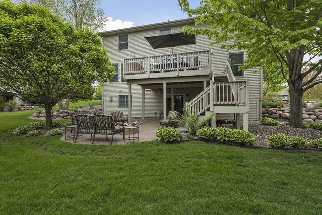 7428 Bent Bow Trail, Chanhassen, MN 55317