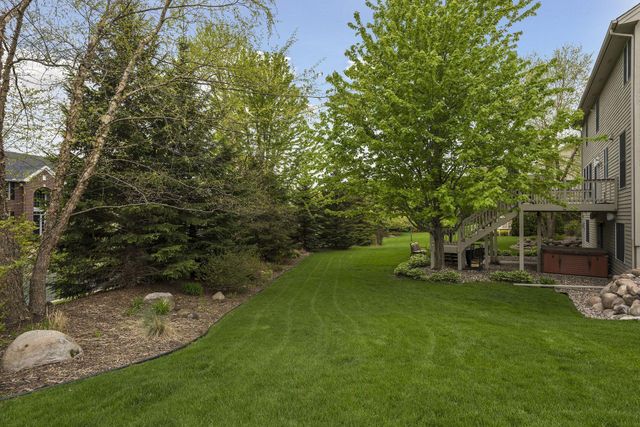 7428 Bent Bow Trail, Chanhassen, MN 55317