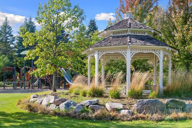 7428 Bent Bow Trail, Chanhassen, MN 55317