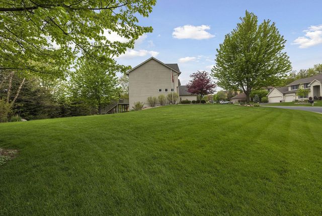 7428 Bent Bow Trail, Chanhassen, MN 55317