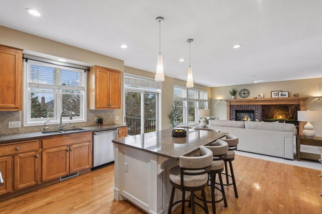 7428 Bent Bow Trail, Chanhassen, MN 55317