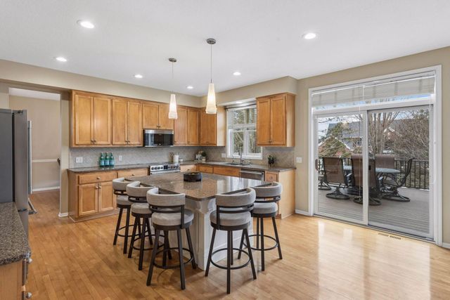 7428 Bent Bow Trail, Chanhassen, MN 55317