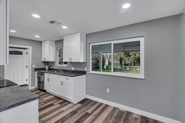 7408 Westgate Dr, Citrus Heights, CA 95610