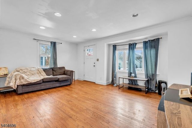 821 Front St, Dunellen Boro, NJ 08812