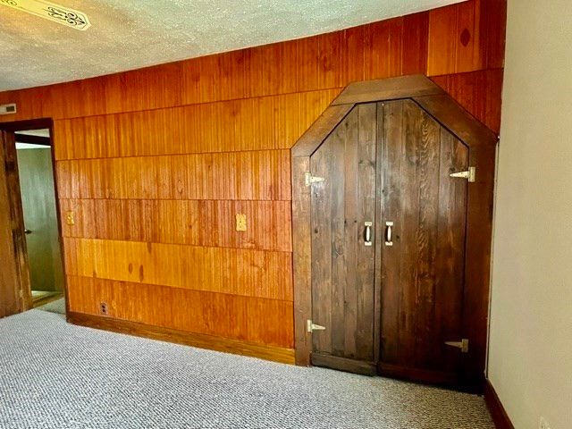 13 Florence St, Chicopee, MA 01013