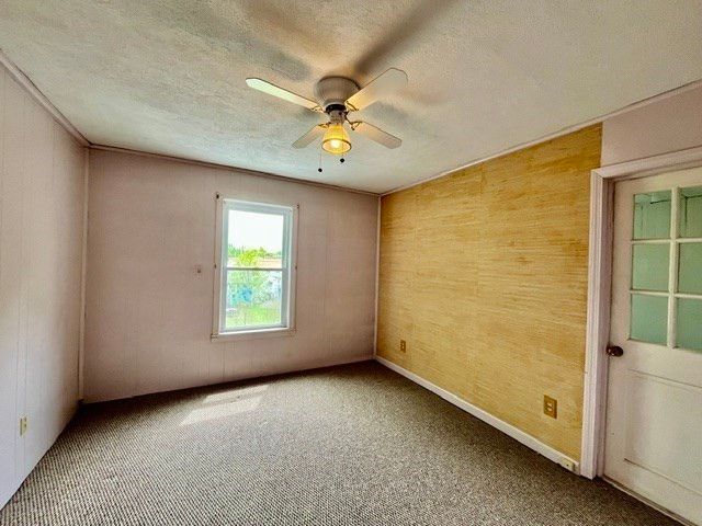 13 Florence St, Chicopee, MA 01013