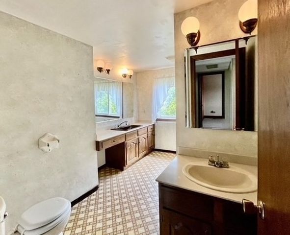 13 Florence St, Chicopee, MA 01013