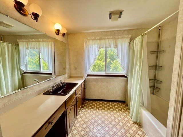 13 Florence St, Chicopee, MA 01013