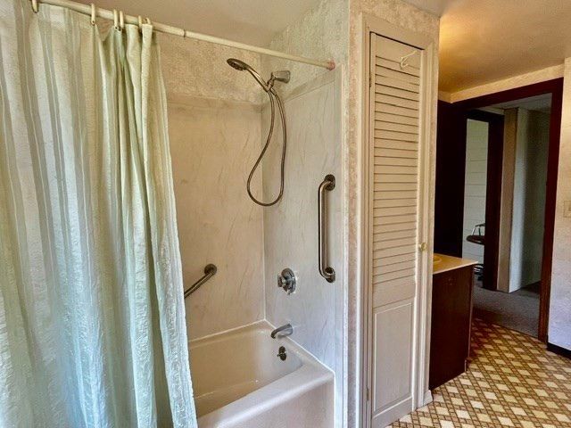 13 Florence St, Chicopee, MA 01013