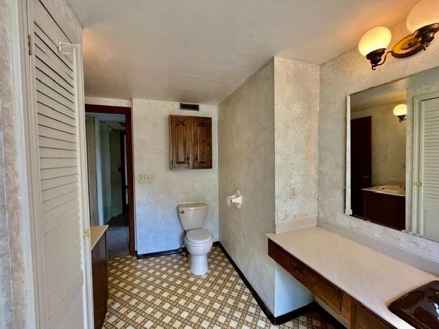13 Florence St, Chicopee, MA 01013