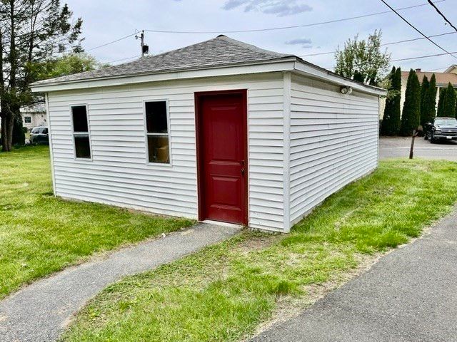13 Florence St, Chicopee, MA 01013