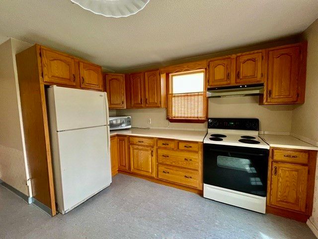 13 Florence St, Chicopee, MA 01013