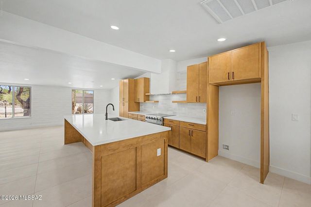 1164 W Emerine Drive, Tucson, AZ 85704