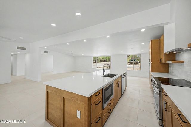 1164 W Emerine Drive, Tucson, AZ 85704