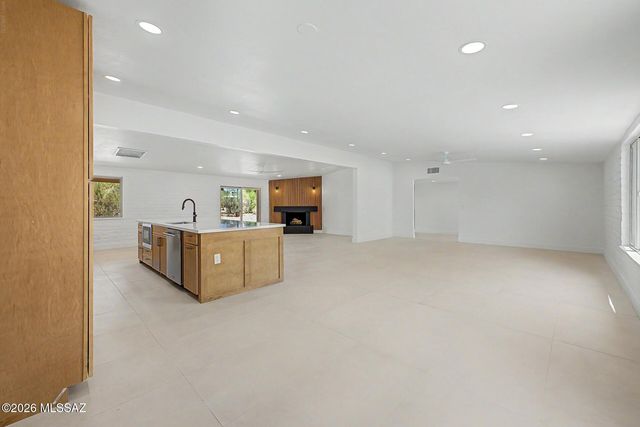 1164 W Emerine Drive, Tucson, AZ 85704