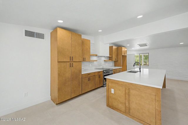 1164 W Emerine Drive, Tucson, AZ 85704