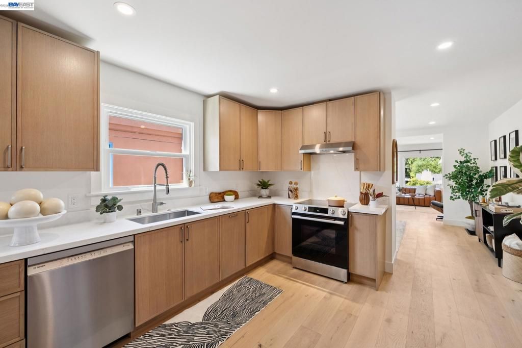Image 15 of property listing at 3039 HALCYON COURT, Berkeley, CA 94705