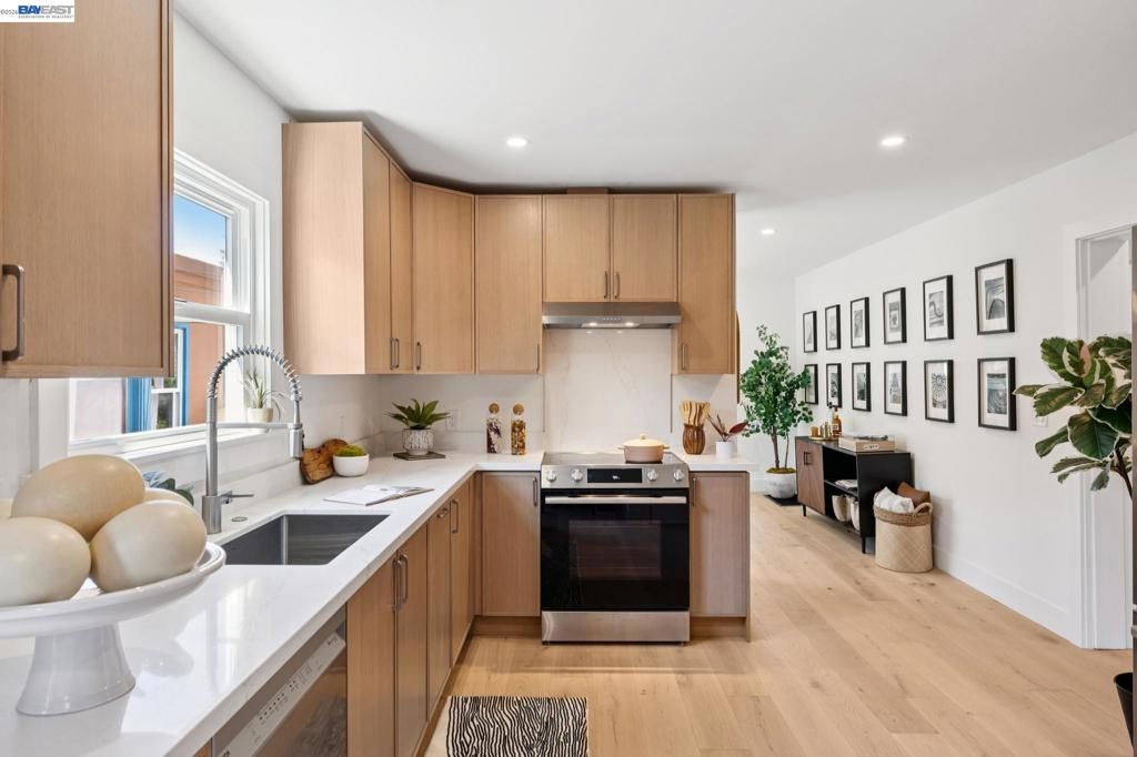 Image 2 of property listing at 3039 HALCYON COURT, Berkeley, CA 94705