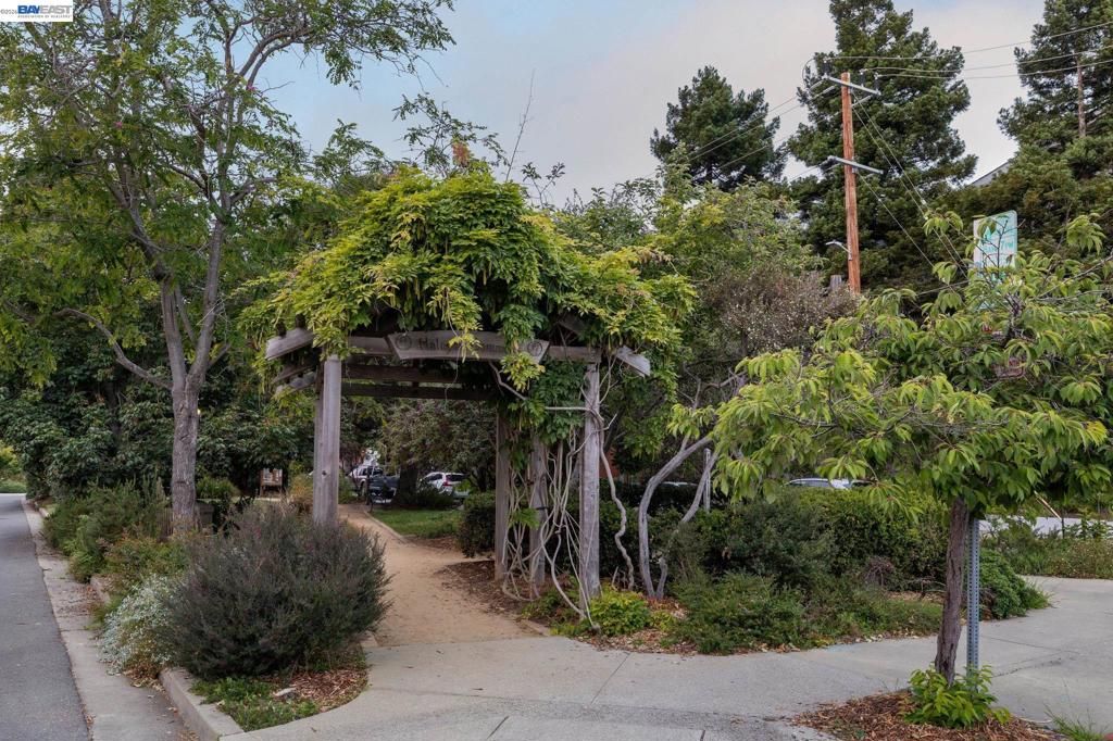 Image 39 of property listing at 3039 HALCYON COURT, Berkeley, CA 94705