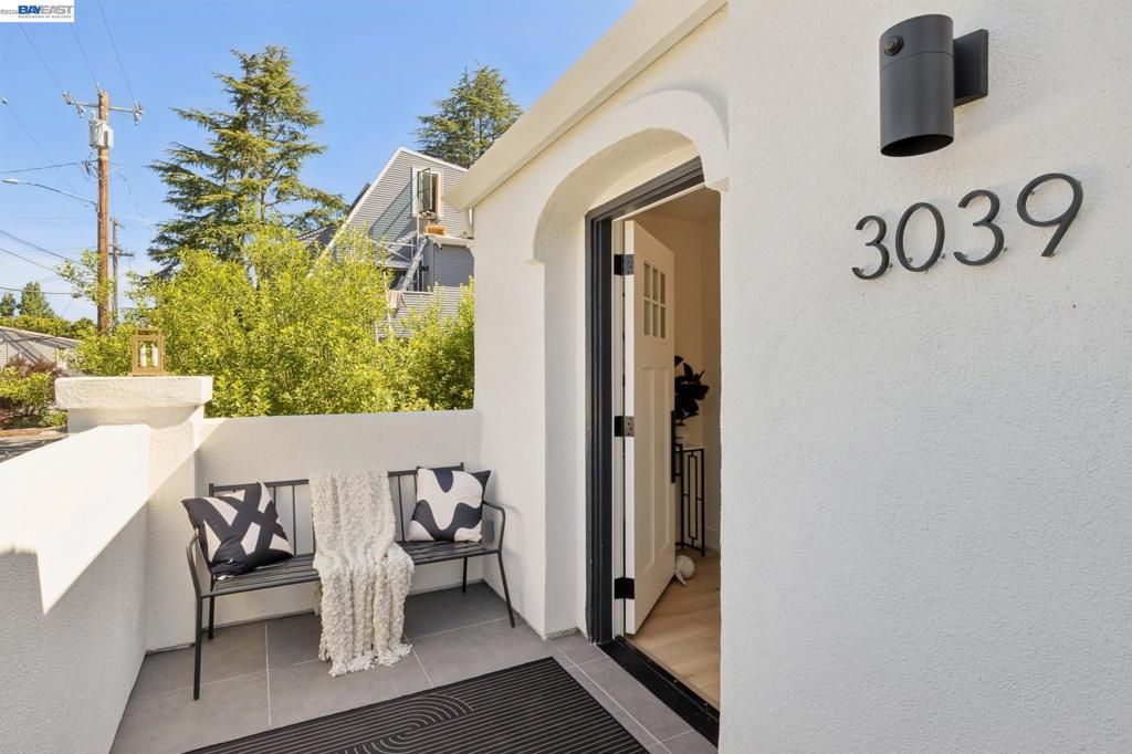 Image 7 of property listing at 3039 HALCYON COURT, Berkeley, CA 94705