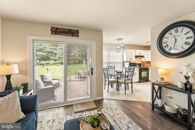 435 LONGFELLOW DR, Williamstown, NJ 08094