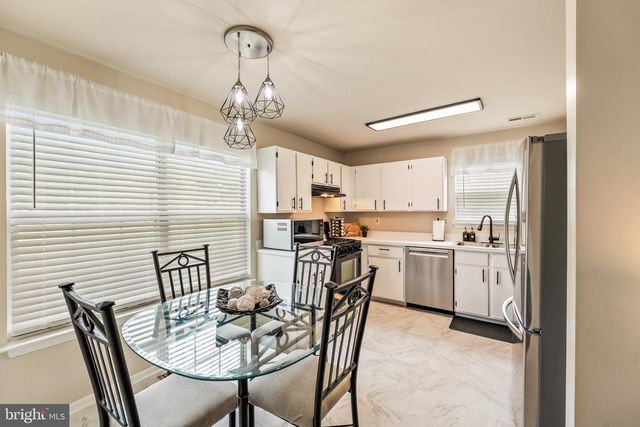 435 LONGFELLOW DR, Williamstown, NJ 08094
