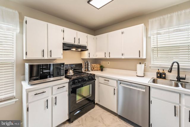 435 LONGFELLOW DR, Williamstown, NJ 08094