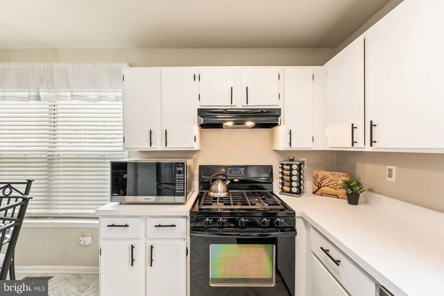 435 LONGFELLOW DR, Williamstown, NJ 08094