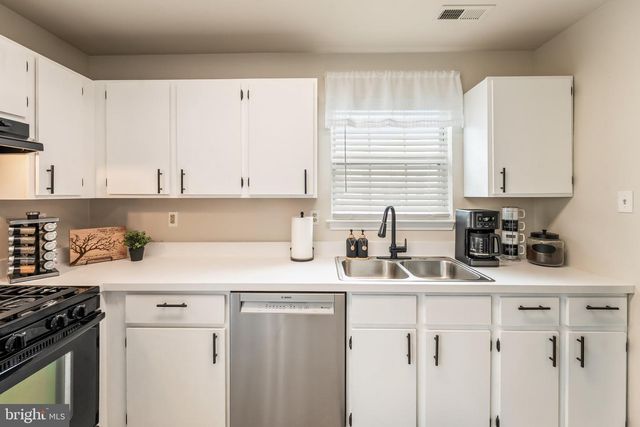 435 LONGFELLOW DR, Williamstown, NJ 08094