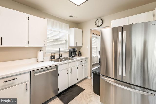 435 LONGFELLOW DR, Williamstown, NJ 08094