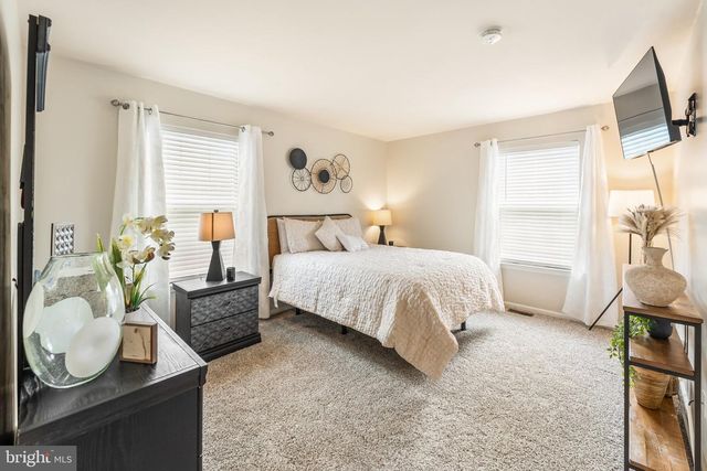 435 LONGFELLOW DR, Williamstown, NJ 08094