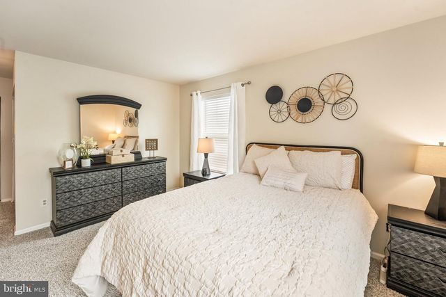 435 LONGFELLOW DR, Williamstown, NJ 08094