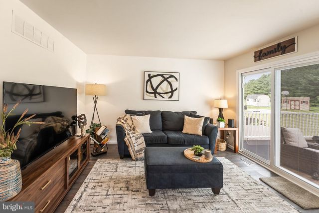 435 LONGFELLOW DR, Williamstown, NJ 08094