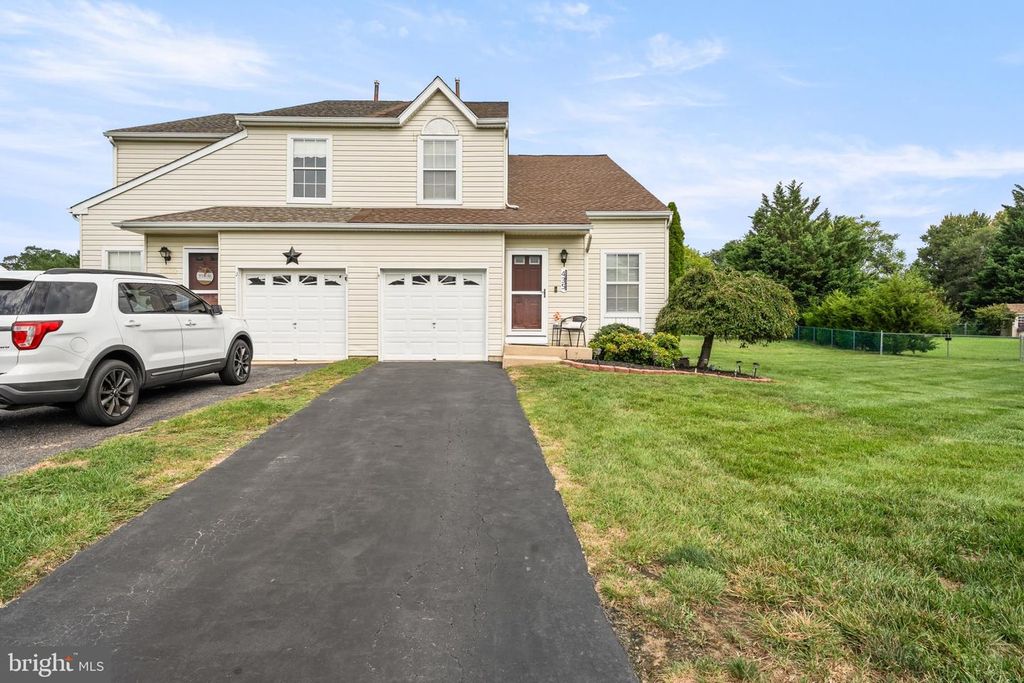 435 LONGFELLOW DR, Williamstown, NJ 08094