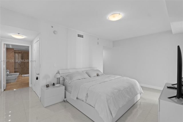 6000 Collins Avenue 336, Miami Beach, FL 33140