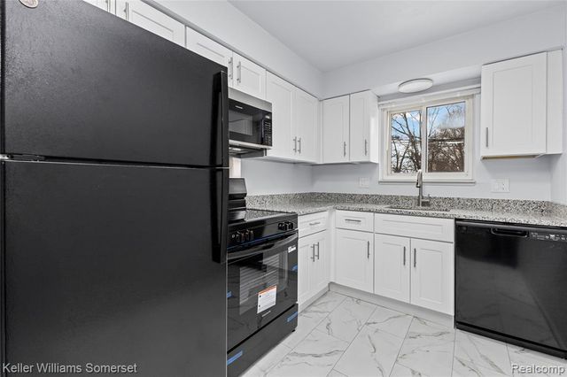 4345 Crooks Road 26, Royal Oak, MI 48073