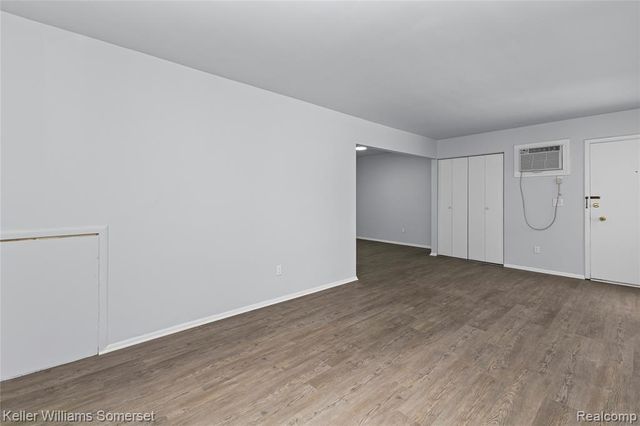 4345 Crooks Road 26, Royal Oak, MI 48073