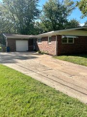 763 S Riverview Ave, Derby, KS 67037
