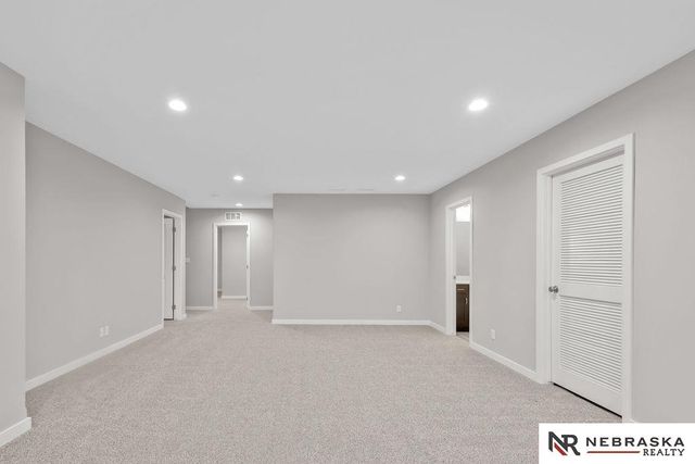 12356 Elk Ridge Circle, Papillion, NE 68046